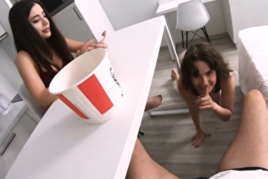 Такое чувство, что мне сейчас будут сосать... Тише, подруга рядом Такое чувство, что мне сейчас будут сосать... Тише, подруга рядом