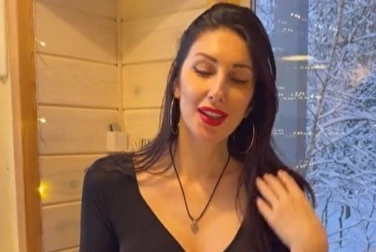 Чего смотришь, трахай! Я что, просто так тут сиськи показываю Чего смотришь, трахай! Я что, просто так тут сиськи показываю