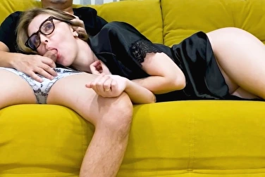 Сын мне в рот член суёт, ну и что я буду за мать, если не отсосу? Сын мне в рот член суёт, ну и что я буду за мать, если не отсосу?