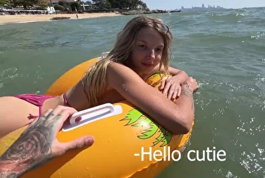 Сначала вон как ломалась, а потом сама ко мне пришла и дала, да-да Сначала вон как ломалась, а потом сама ко мне пришла и дала, да-да