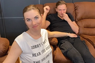 Друг запал на мою жену 😳 Вот я с ним вместе её и отъебу