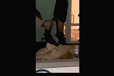 Молодой студент трахает ПТУшницу прямо в здании колледжа Молодой студент трахает ПТУшницу прямо в здании колледжа